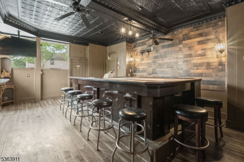 386 High St
