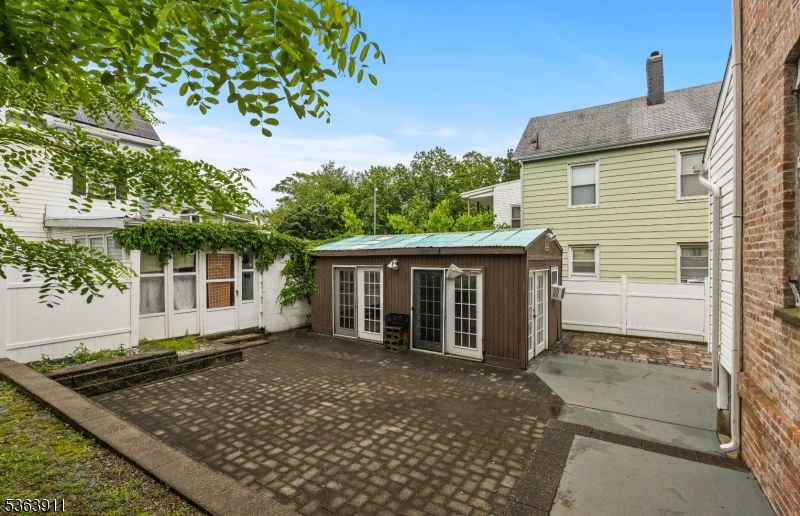 386 High St