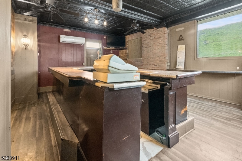 386 High St