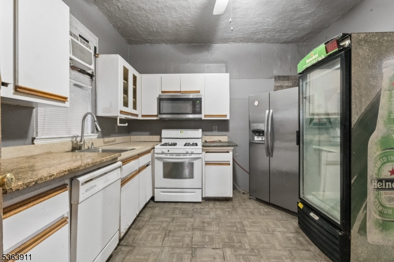 386 High St