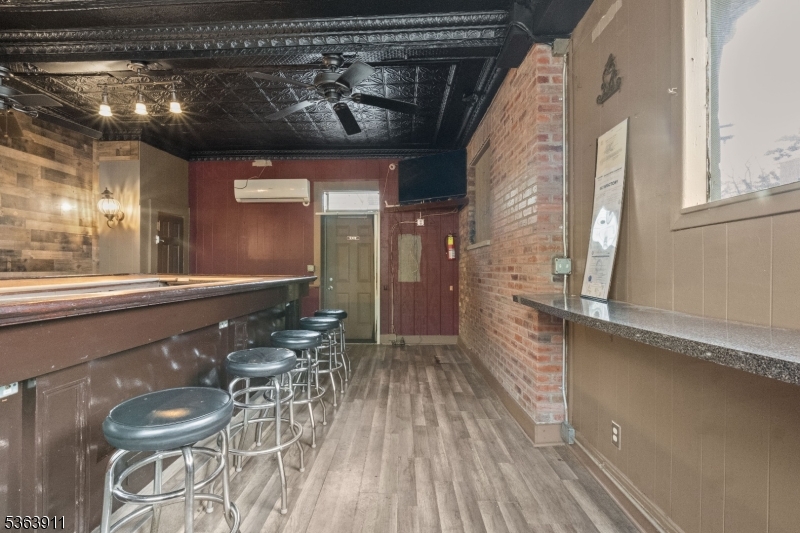 386 High St