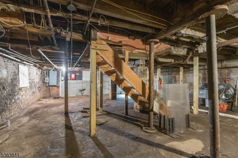 386 High St