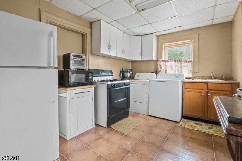 386 High St