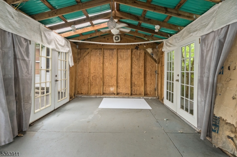386 High St