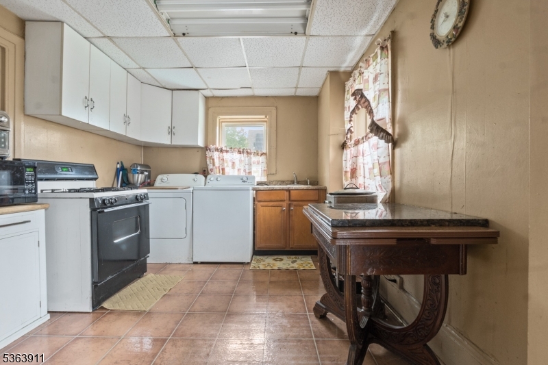386 High St