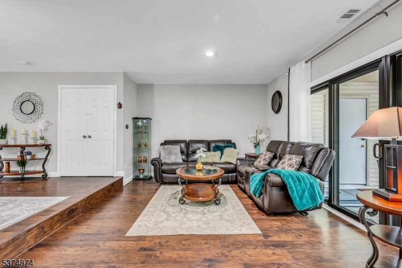 83 Pear Tree Ln