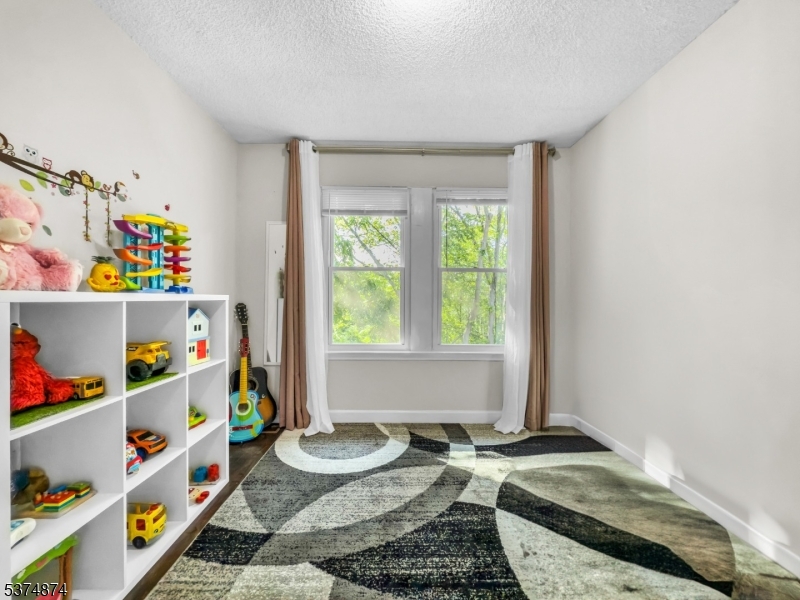 83 Pear Tree Ln
