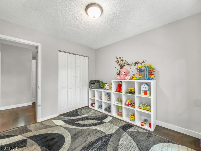 83 Pear Tree Ln