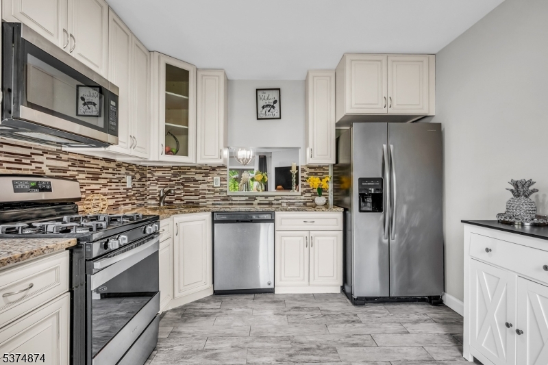 83 Pear Tree Ln