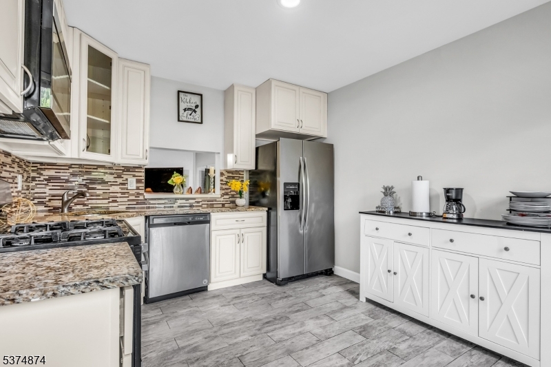 83 Pear Tree Ln