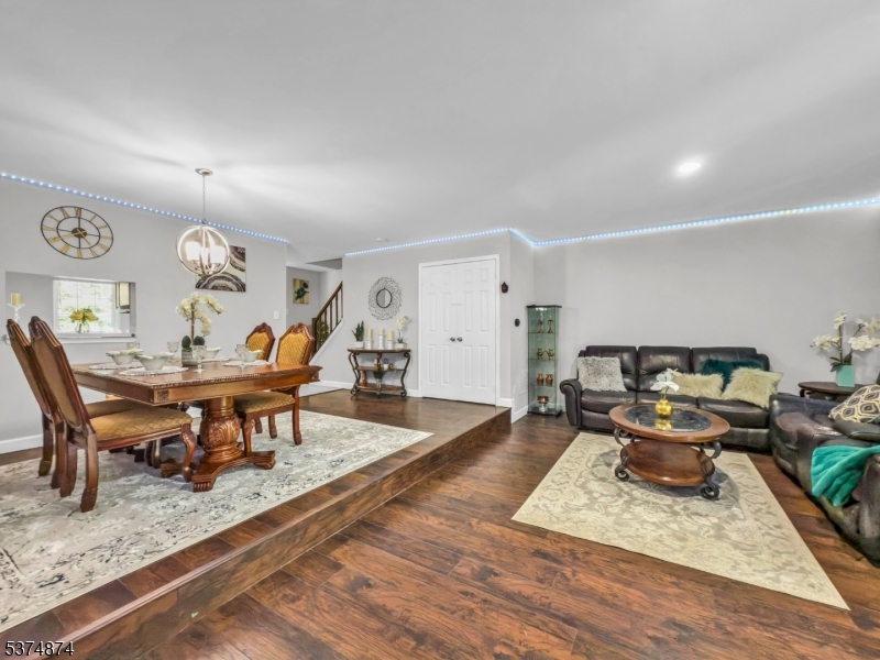 83 Pear Tree Ln