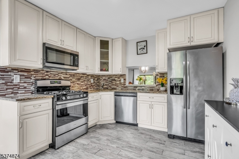 83 Pear Tree Ln