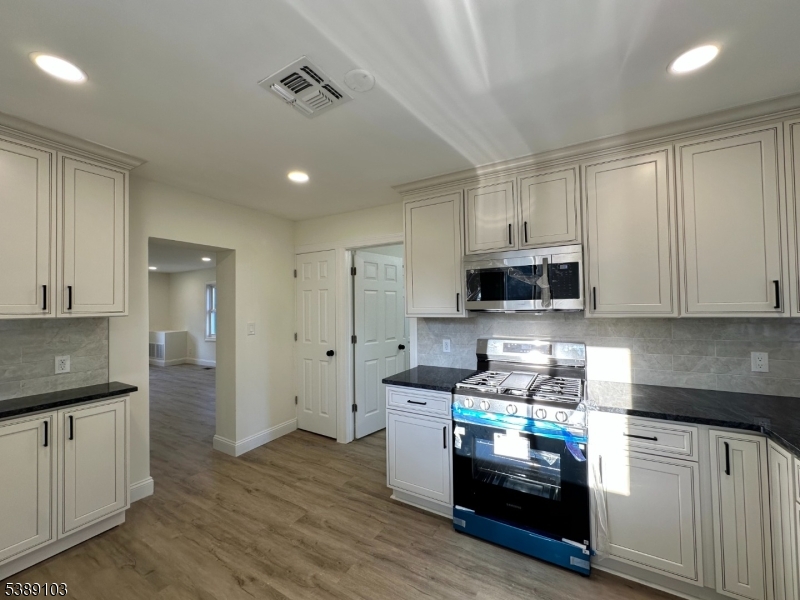 3 Edgewood Ter
