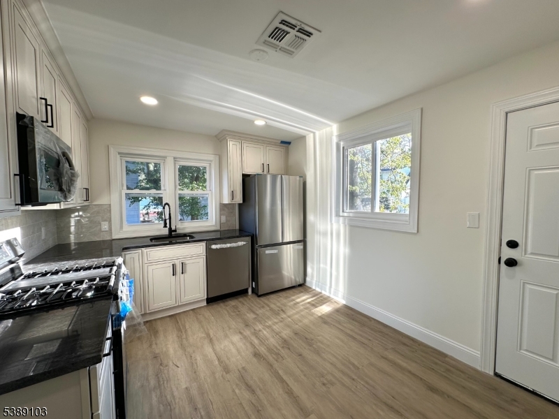 3 Edgewood Ter