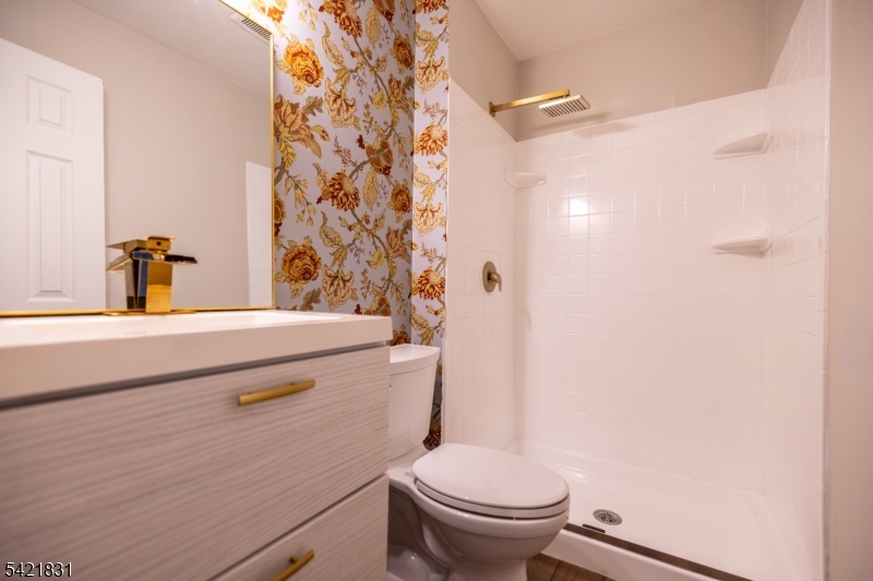 25 Bloomingdale Dr 2C