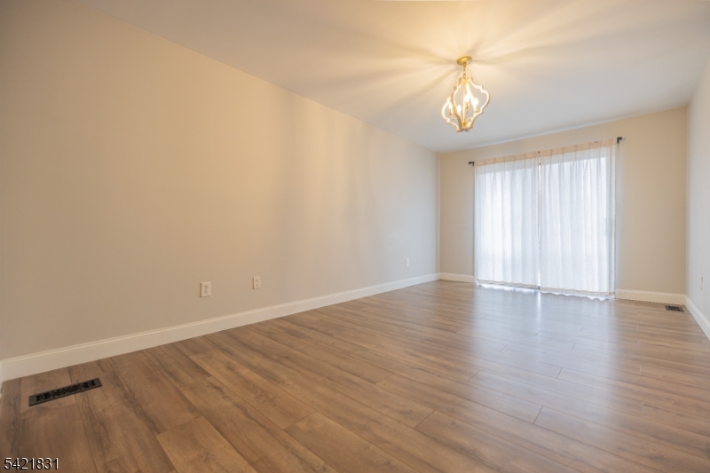 25 Bloomingdale Dr 2C