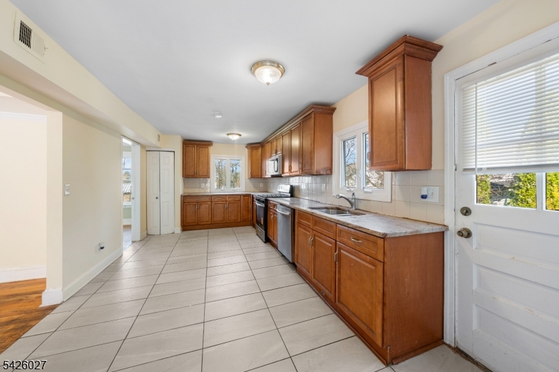 1118-28 Woodland Ave