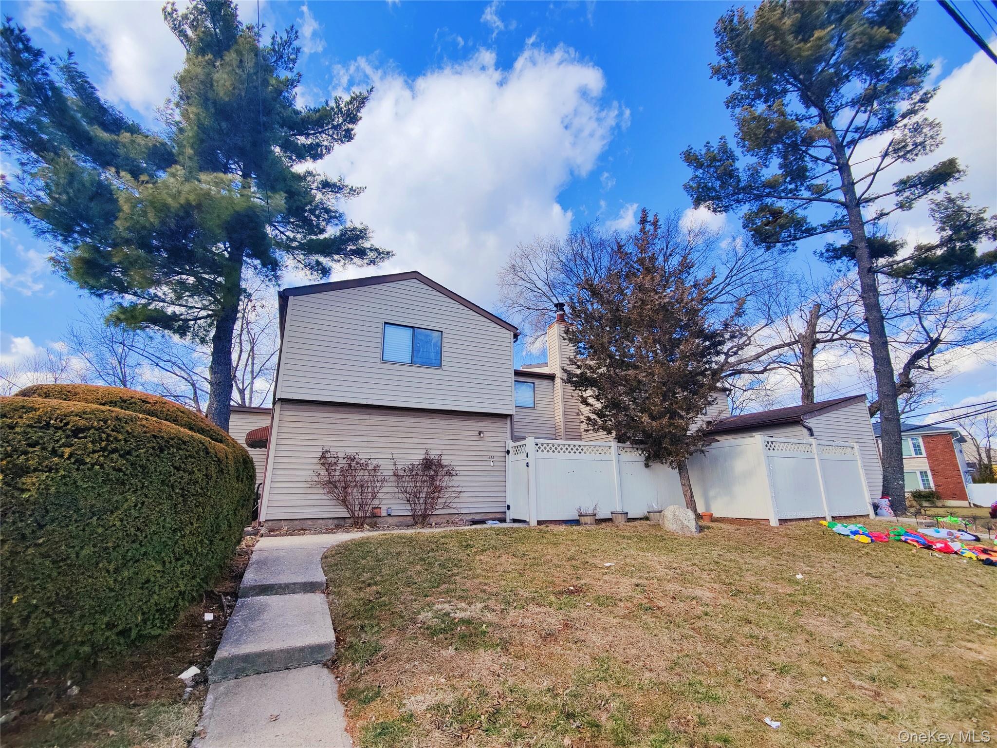 252 Willow Road W Unit: 4A