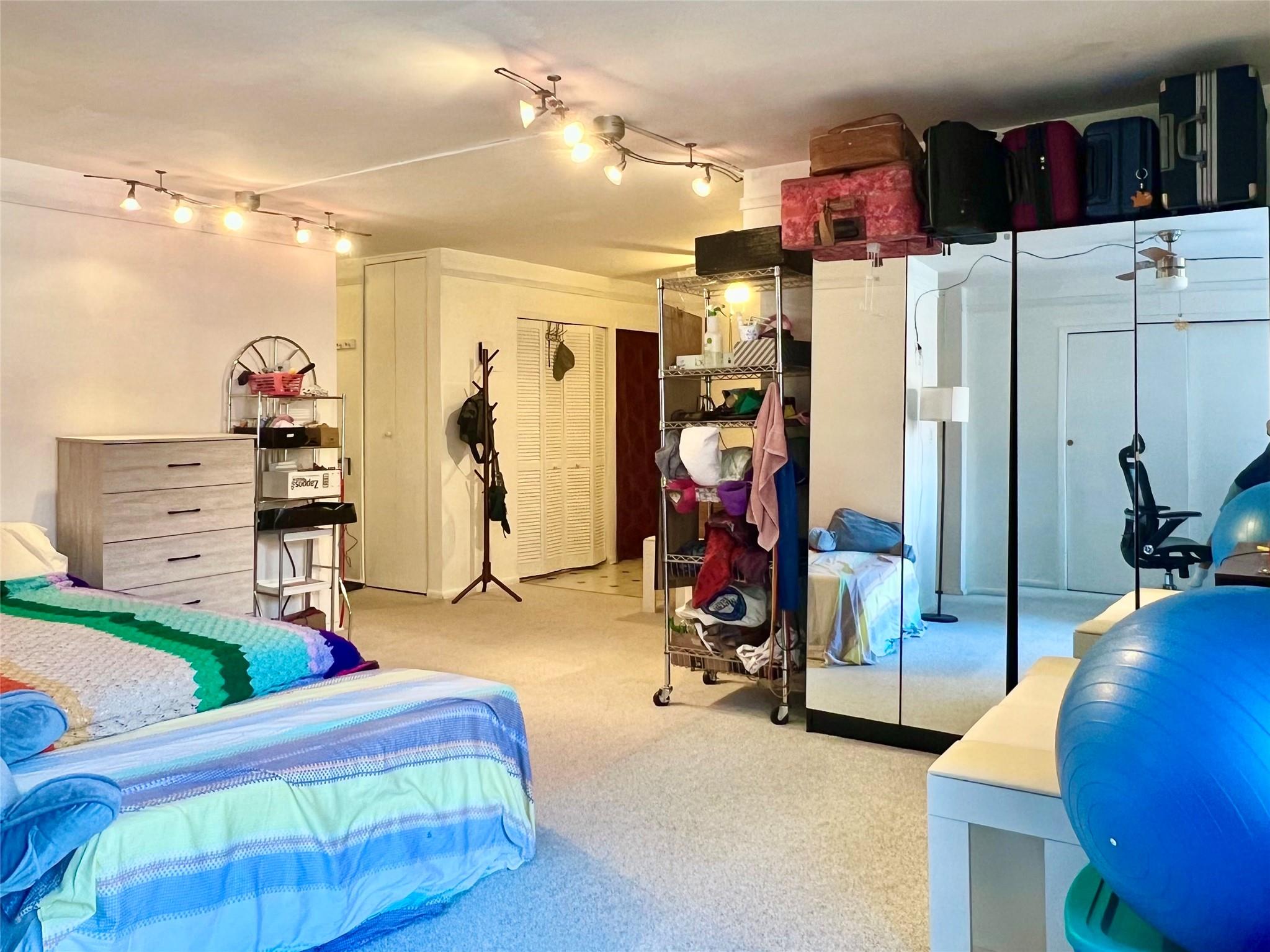 142-05 Roosevelt Avenue Unit: 301