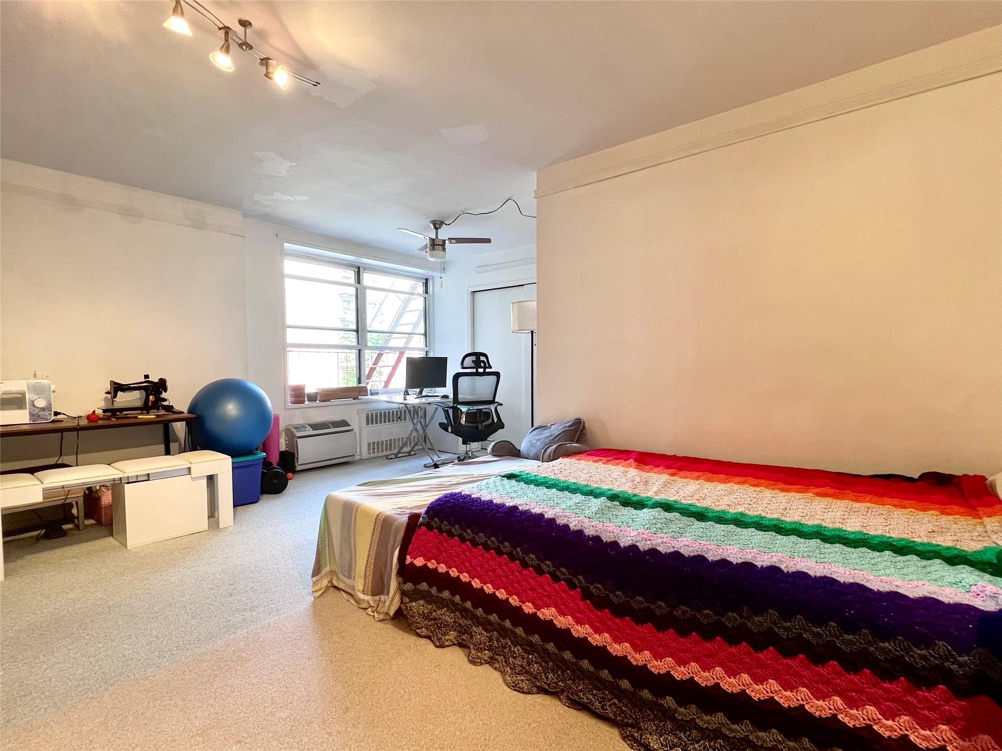 142-05 Roosevelt Avenue Unit: 301