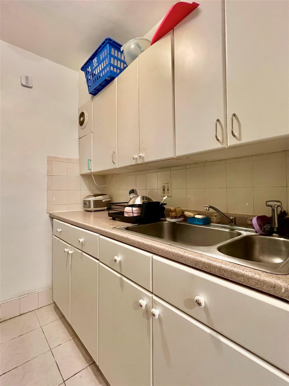 142-05 Roosevelt Avenue Unit: 301