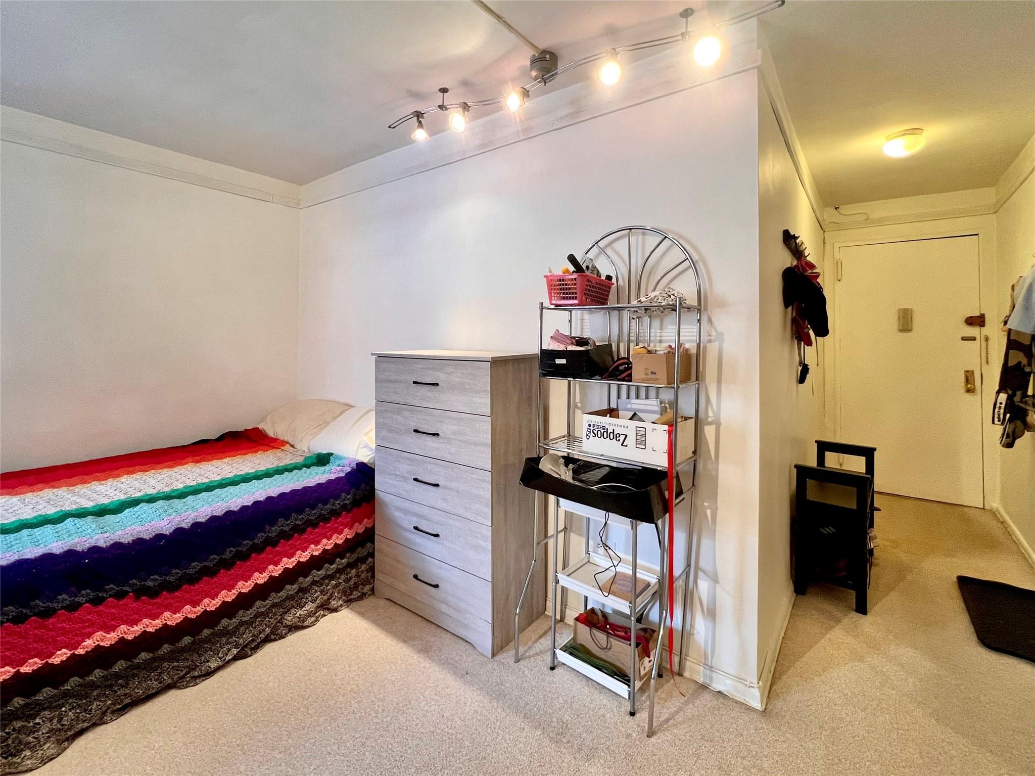 142-05 Roosevelt Avenue Unit: 301