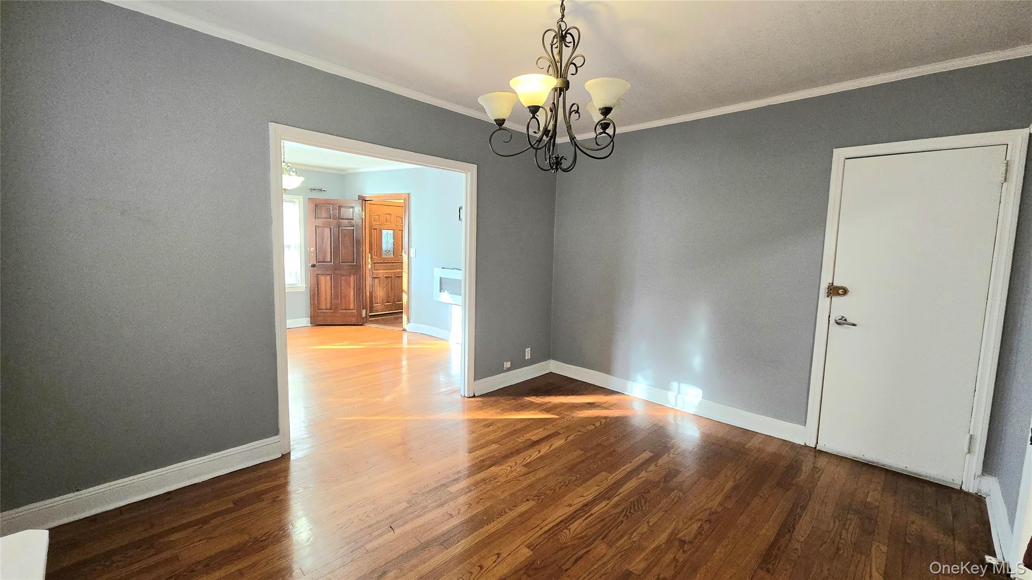 68-09 Alderton Street Unit: 1st Fl