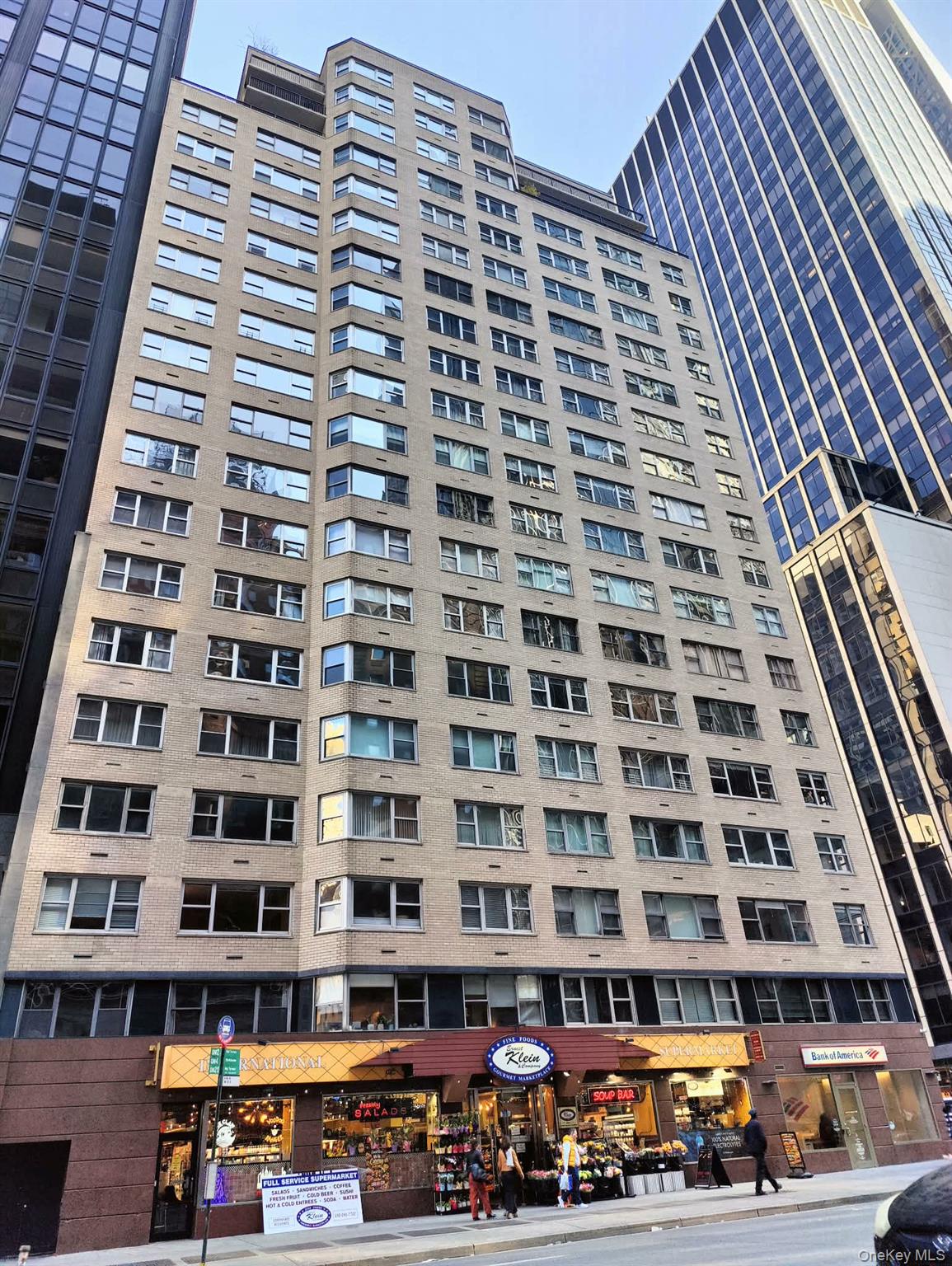 77 W 55th Street Unit: 15H