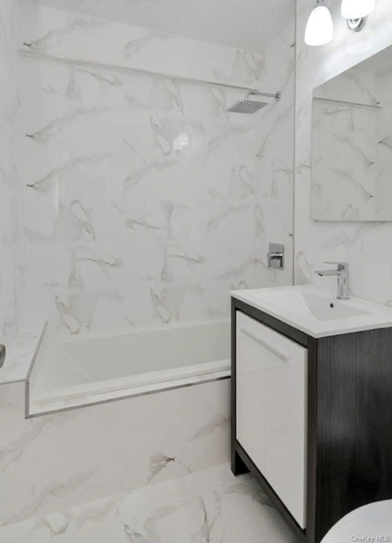 77 W 55th Street Unit: 15H