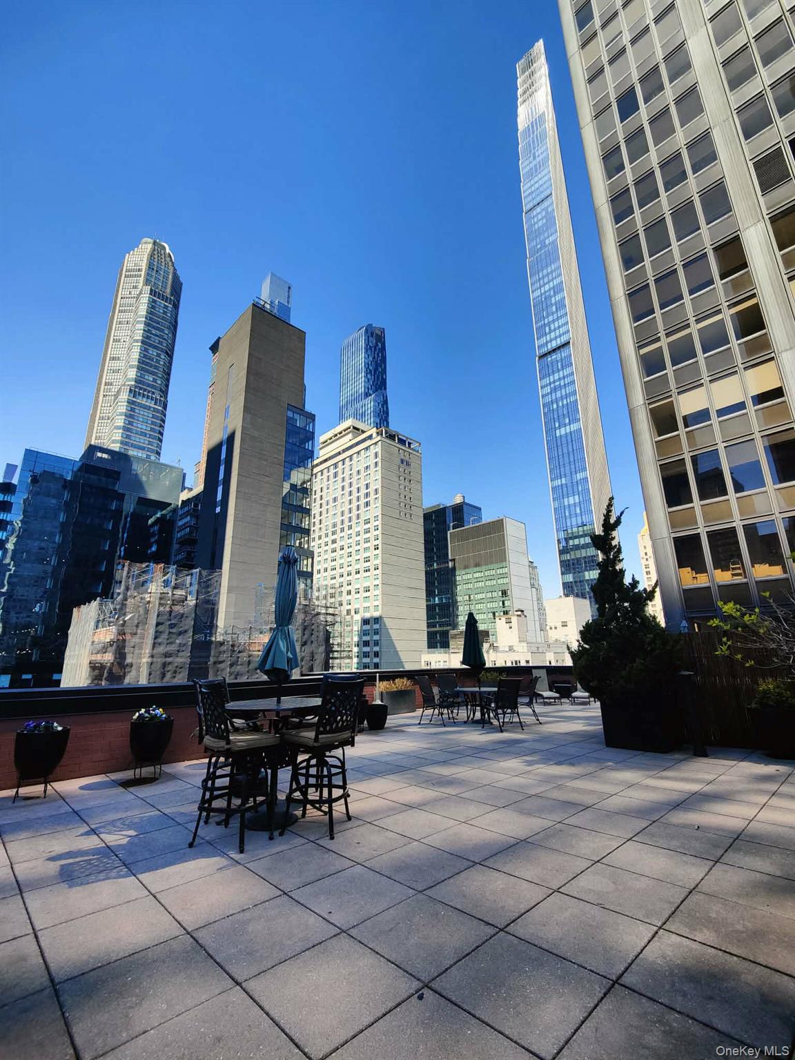 77 W 55th Street Unit: 15H
