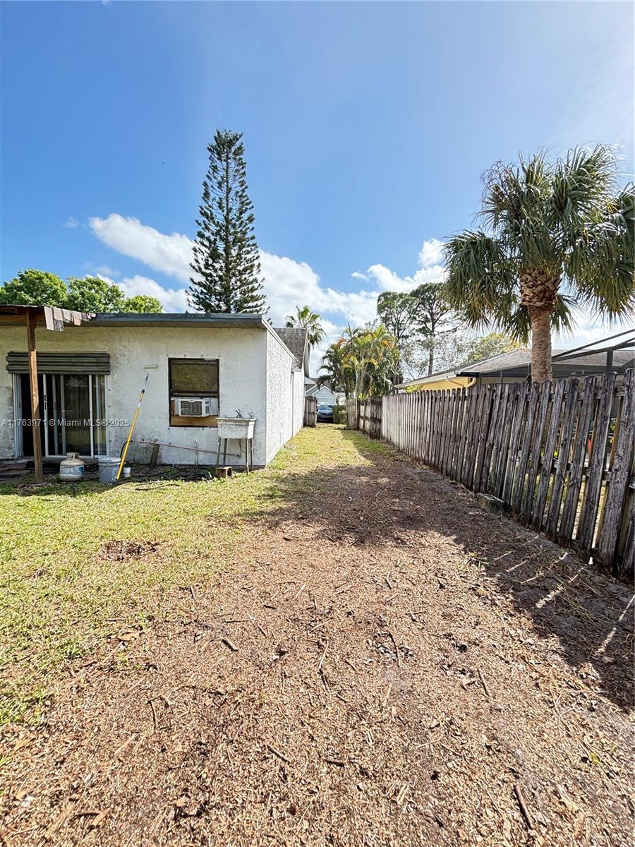 313 SE Yardley Ter, Port St. Lucie