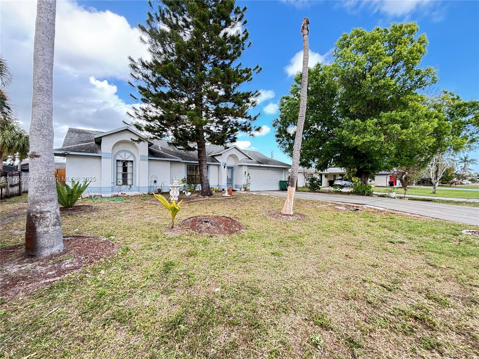 313 SE Yardley Ter, Port St. Lucie