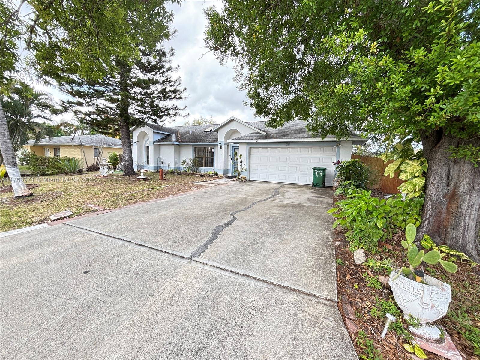 313 SE Yardley Ter, Port St. Lucie
