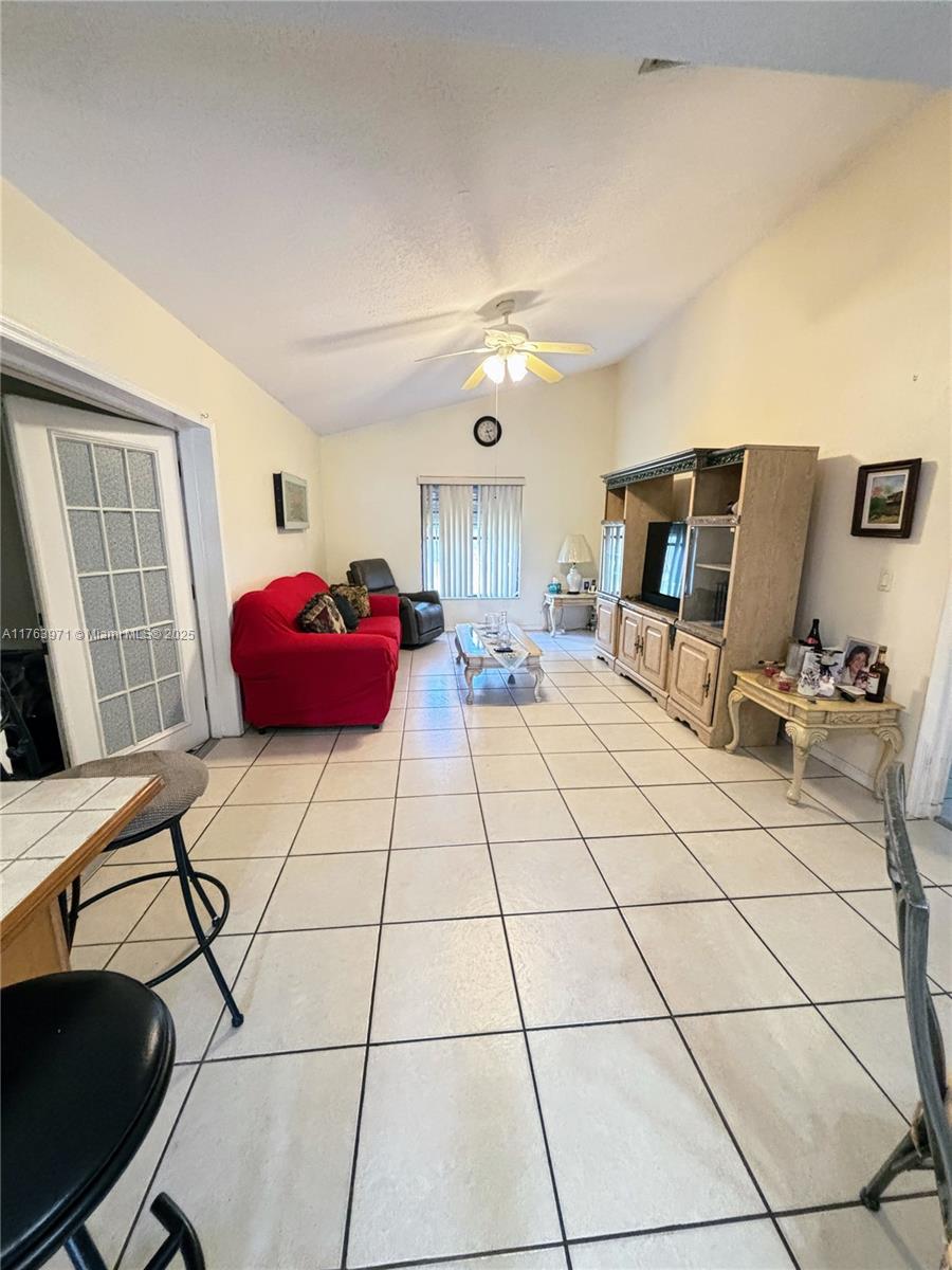 313 SE Yardley Ter, Port St. Lucie