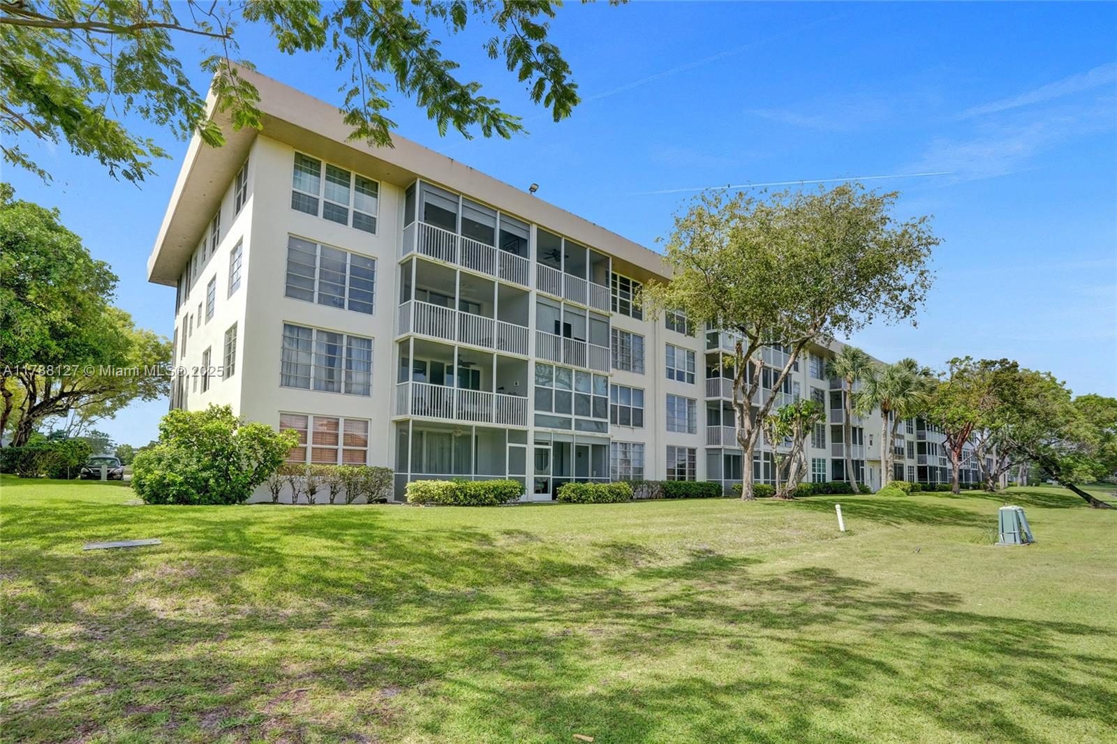 2651 S Palm Aire Dr # 402