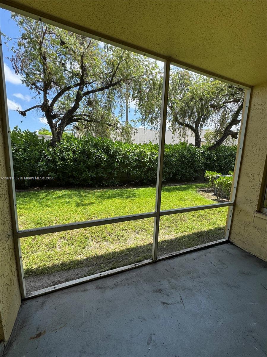 905 Coral Club Dr # 905