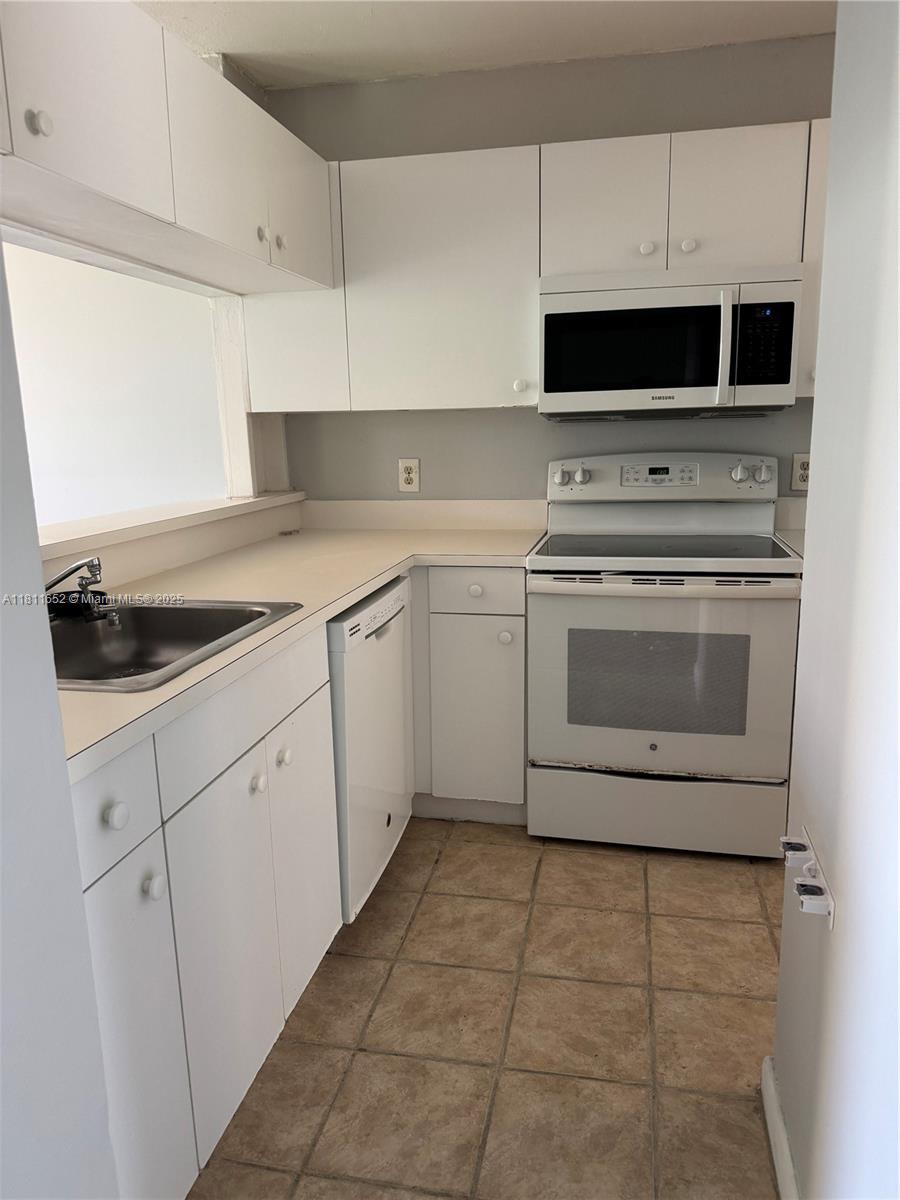 905 Coral Club Dr # 905