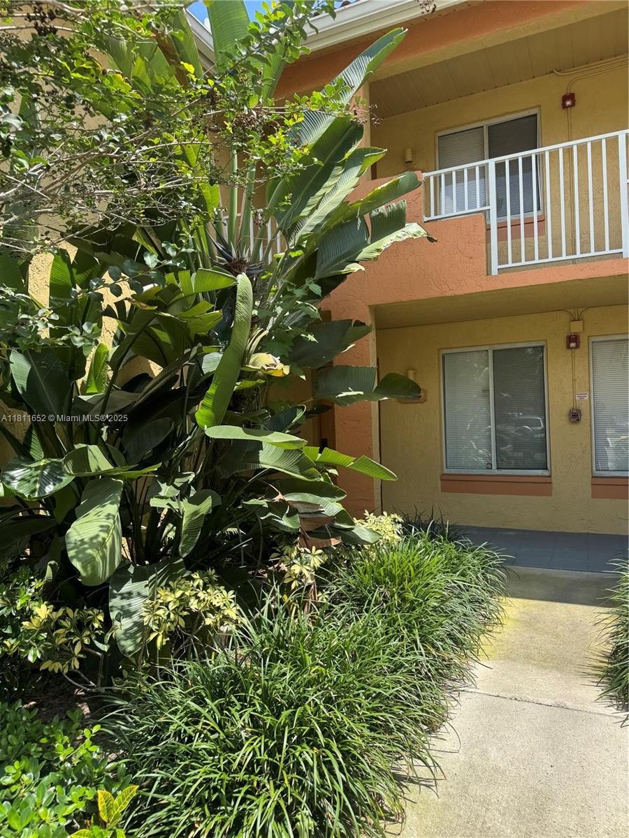 905 Coral Club Dr # 905