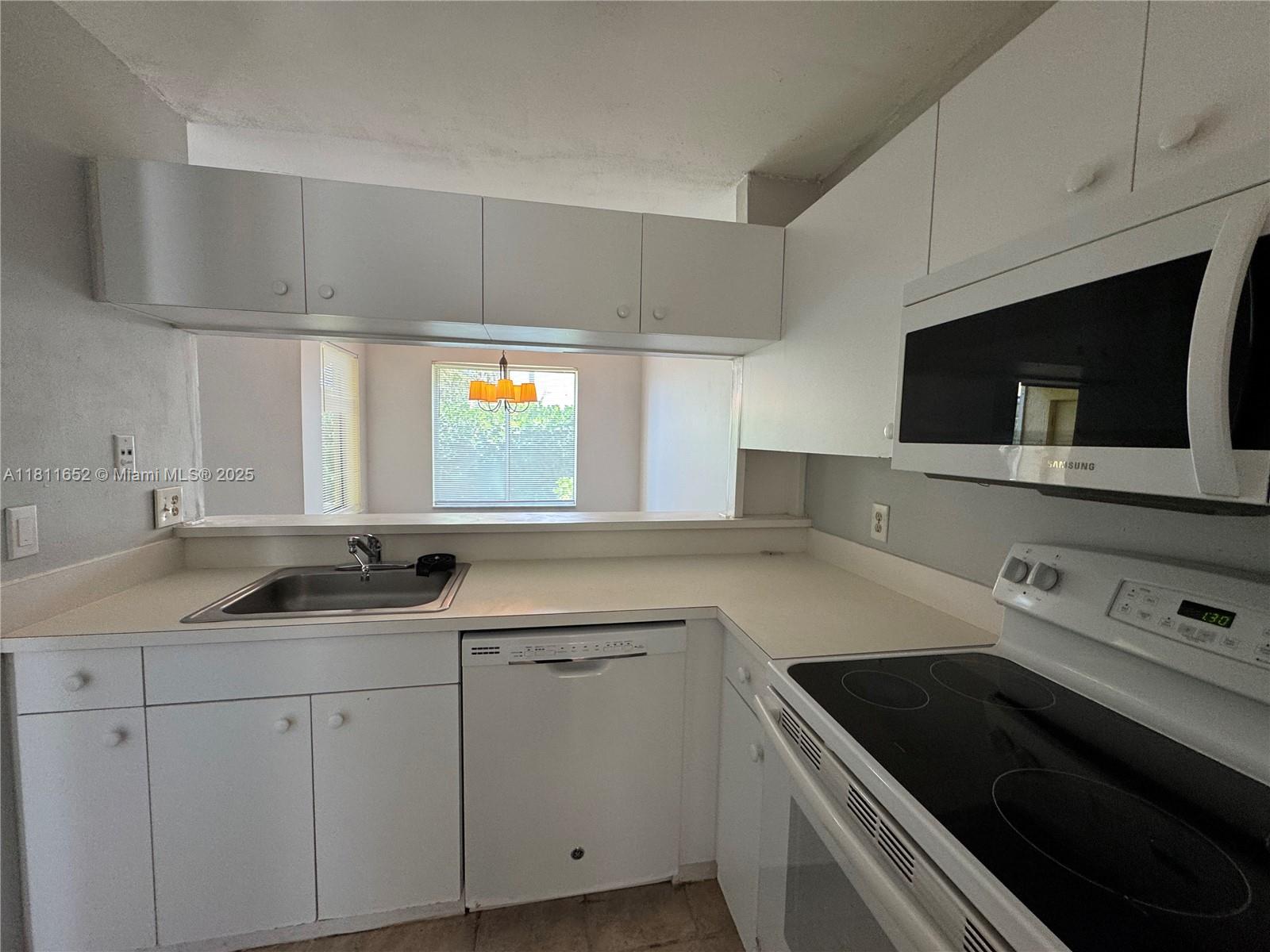 905 Coral Club Dr # 905