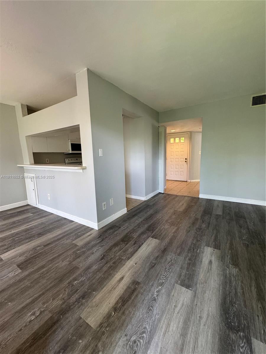 905 Coral Club Dr # 905