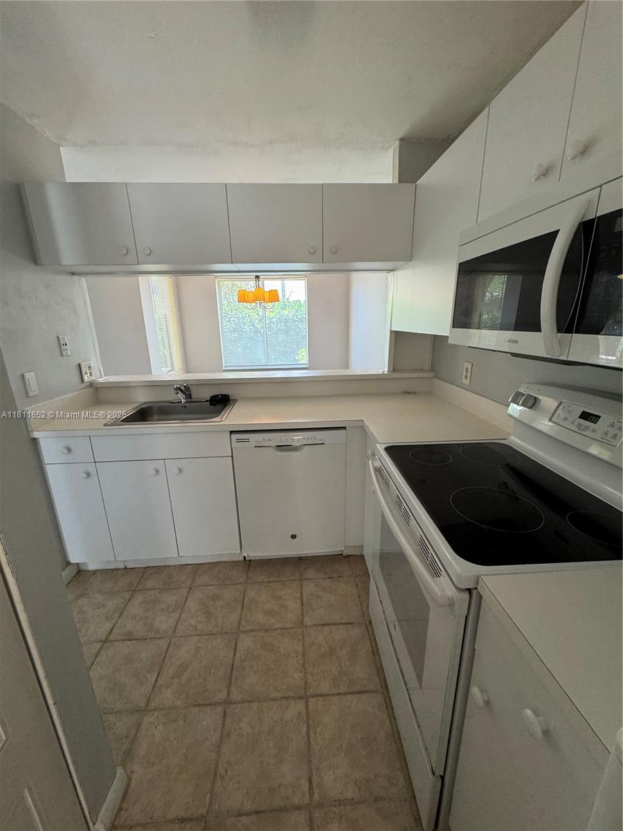 905 Coral Club Dr # 905