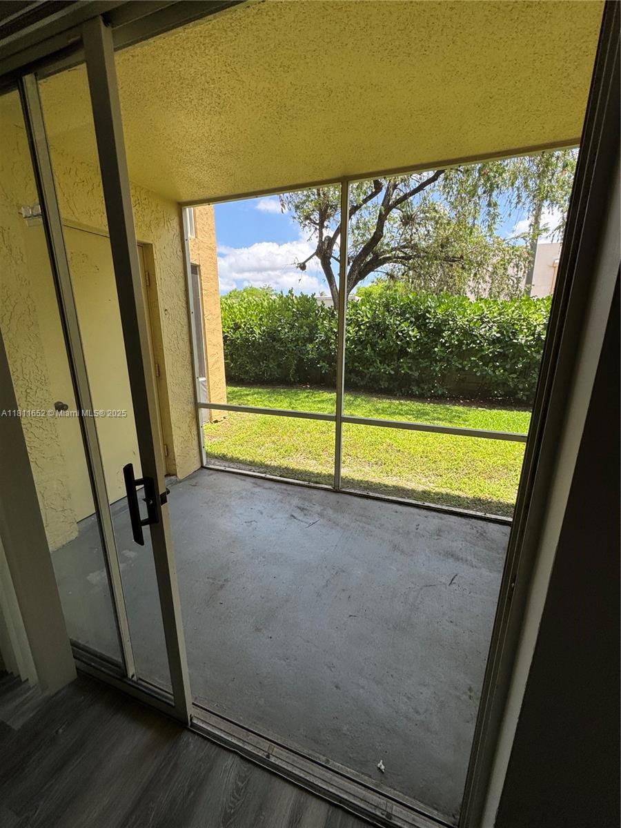 905 Coral Club Dr # 905