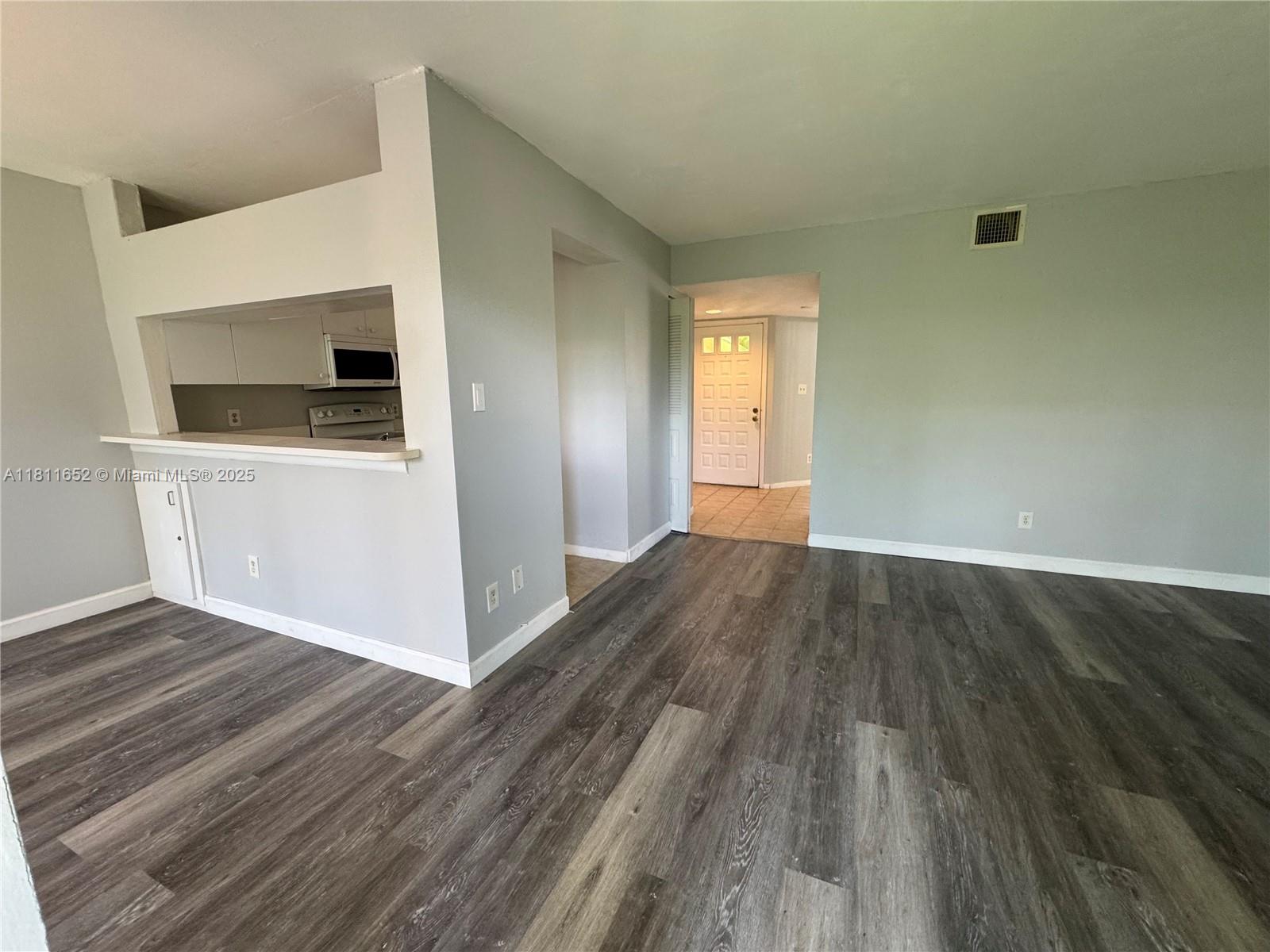 905 Coral Club Dr # 905