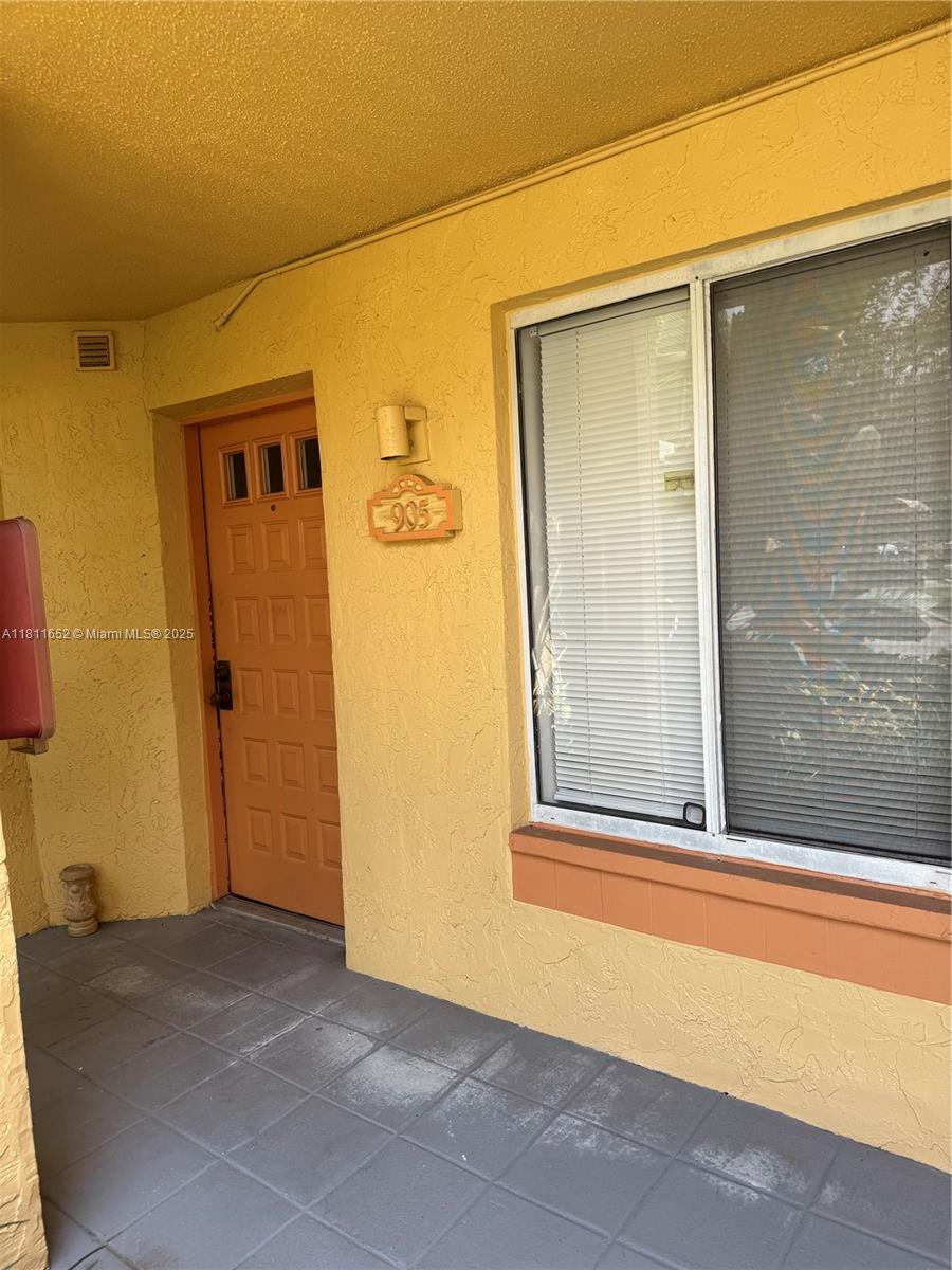 905 Coral Club Dr # 905