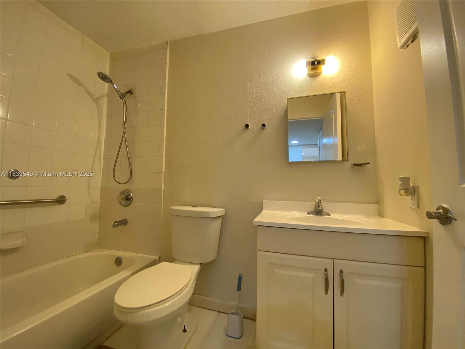 2607 NW 39th Ter # 204