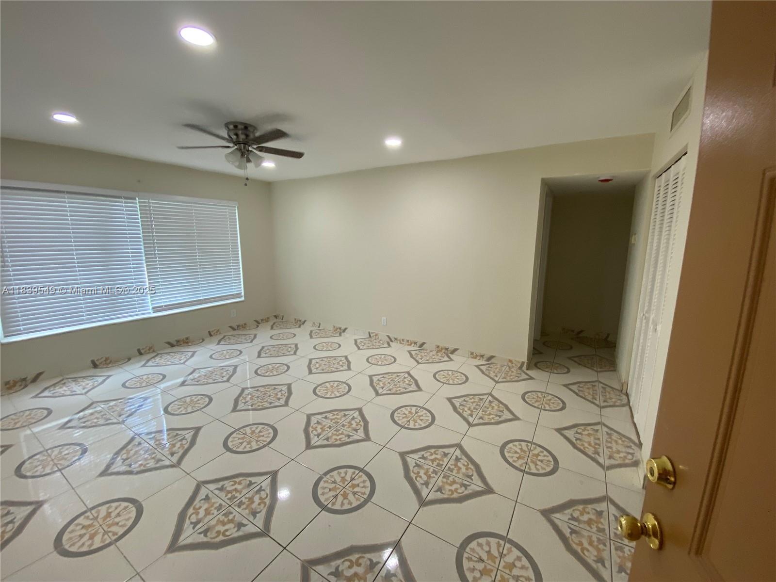 2607 NW 39th Ter # 204