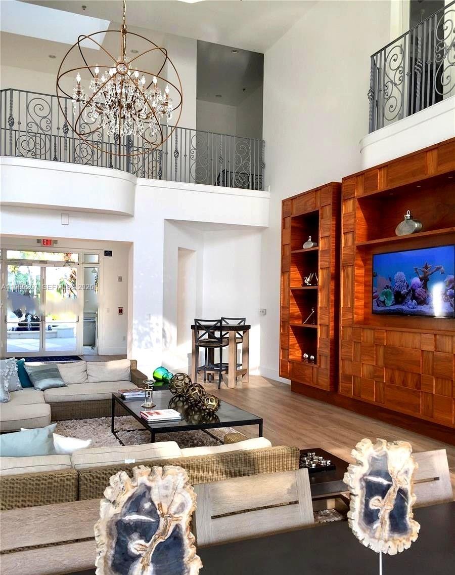 3255 NE 184th St # 12509