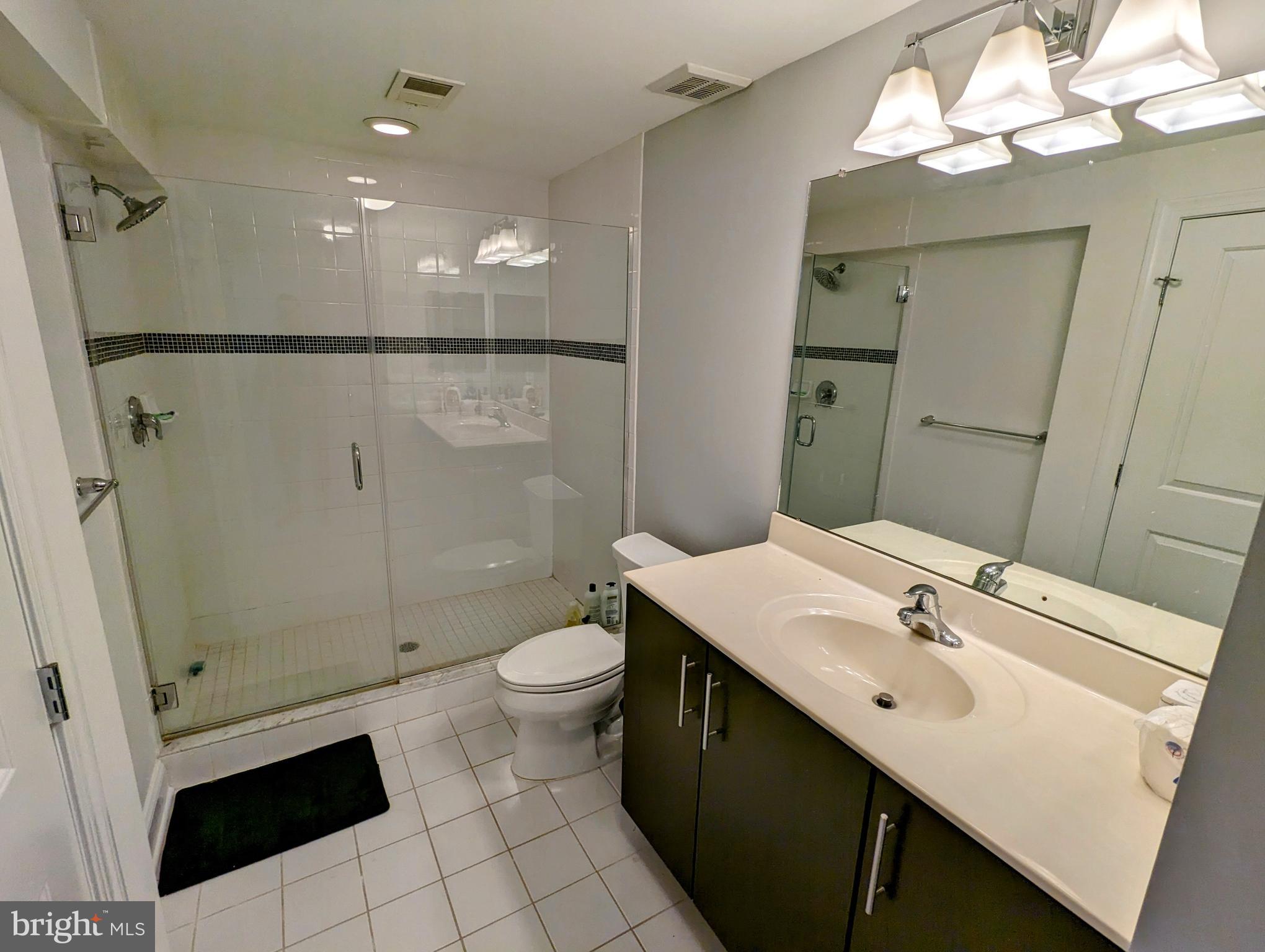 1 Commerce SQUARE Unit: 114