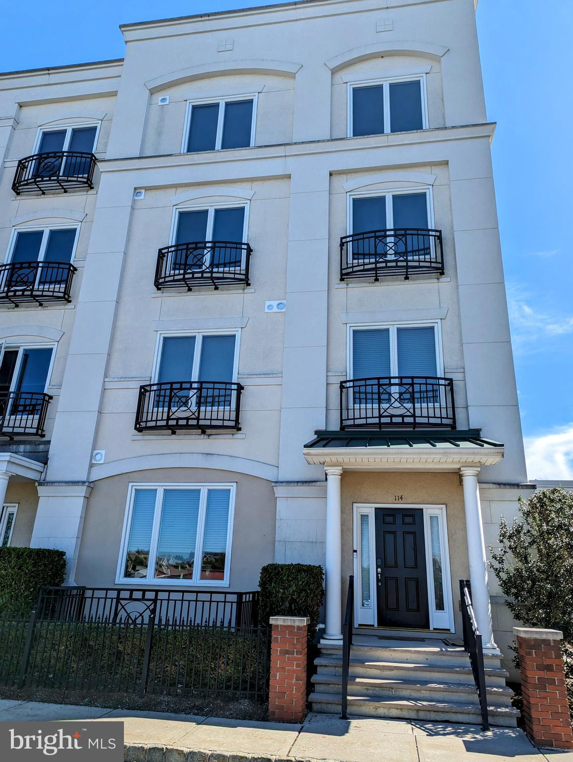 1 Commerce SQUARE Unit: 114