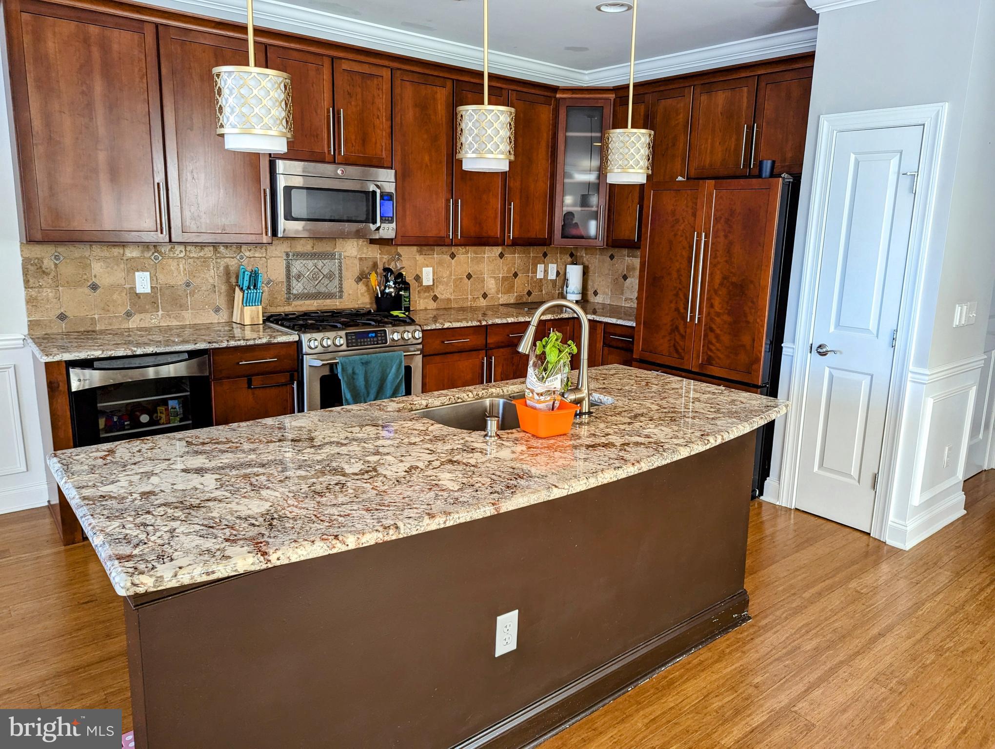 1 Commerce SQUARE Unit: 114